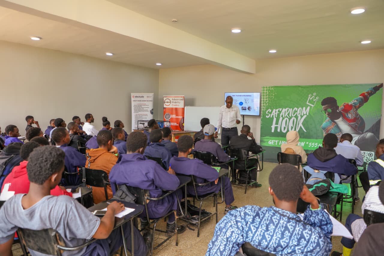 Safaricom Hook Circle Equips 5,000 Kiambu Students